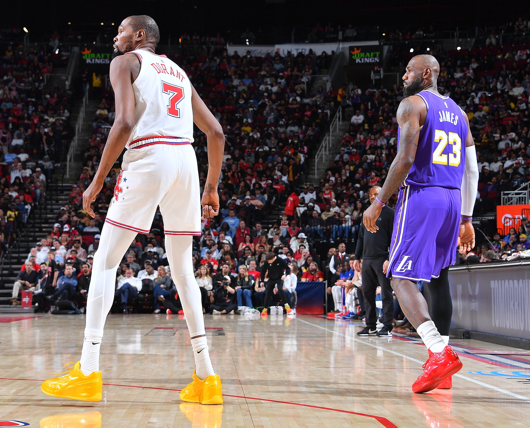 Ladbrokes官网-解说：火湖大战上演&amp;掘金再战老对手森林狼 看点拉满了